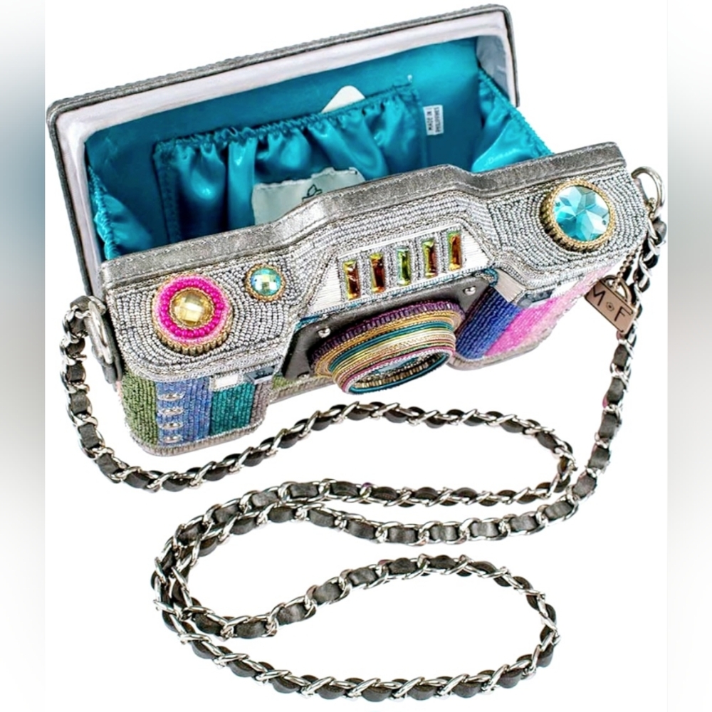 #415 Mary Frances Camera Crossbody Bag 💙 - Picture 5 of 11